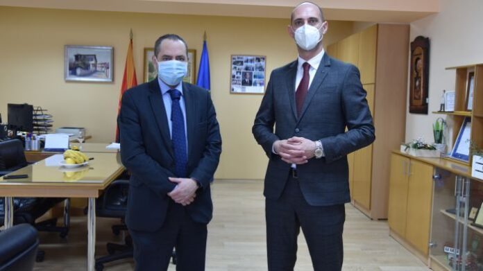 Посланикът ни в Северна Македония предостави хуманитарна помощ за социално слаби семейства в Щип