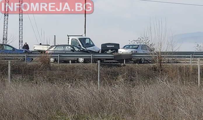 При катастрофата край Сандански са ранени две жени и двама мъже