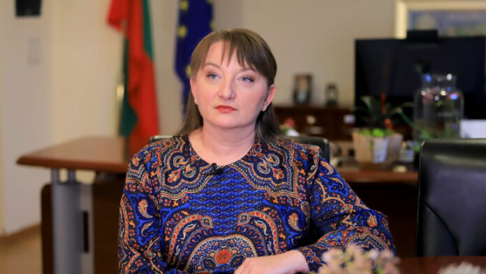 Сачева: 5 млрд.лв. е глътнала кризата с коронавируса досега