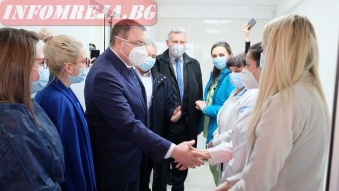 Ангелов от Разлог: Българите имат право на избор на ваксина, но не сега