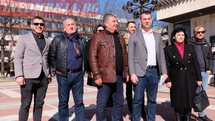 "Изправи се, мутри вън" регистрираха листата си в Благоевград