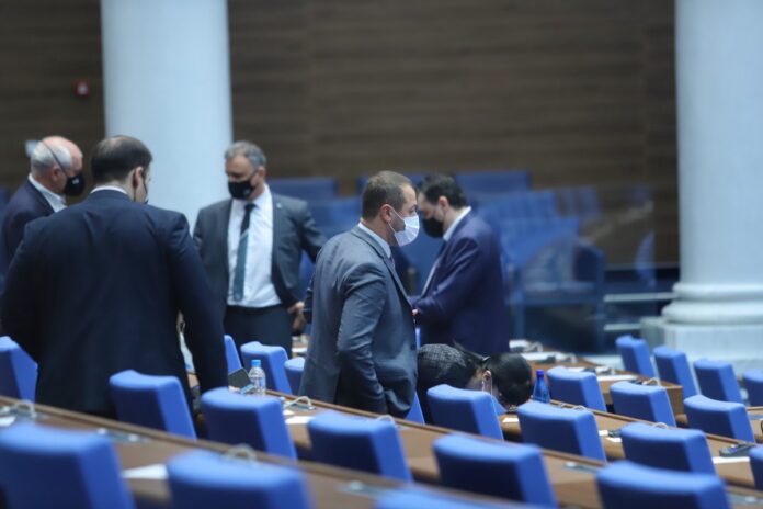 Парламентът отказа доставка на руската ваксина