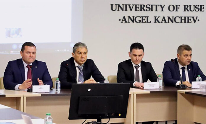 Върбанов: Близо 30 000 трябва да достигнат регистрираните електромобили в България до 2026 г.