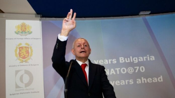 Топ 4 на Соломон Паси за масови убийци: Ленин, Сталин, Хитлер и Путин