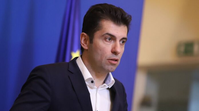 Кирил Петков разговаря по телефона с Володимир Зеленски