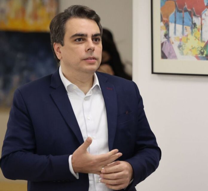 Асен Василев: Атаката срещу мен е нескопосана