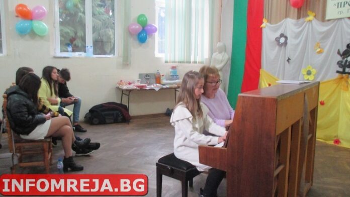Школата по пиано в Гоце Делчев изнесе празничен концерт