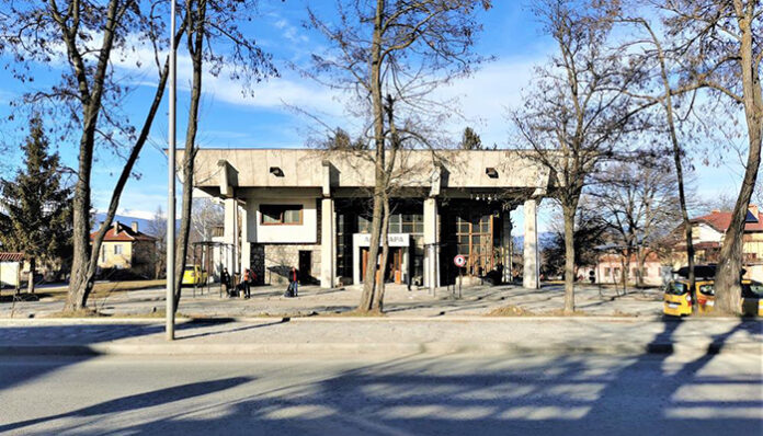 Ще се разрушава ли автогарата в Банско?