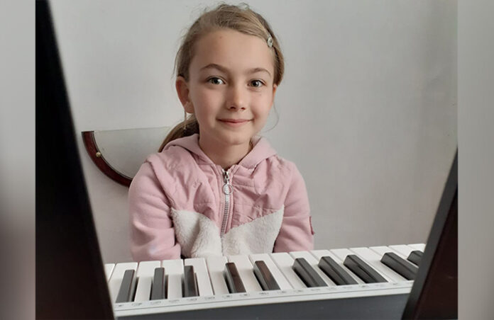 8-годишната Михаела Плачкова от „Тип Топ“ вече с първа самостоятелна песен