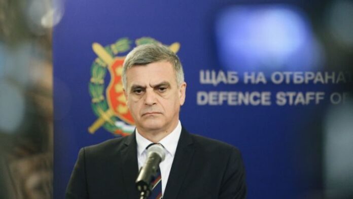 Стефан Янев вижда "хаотичност" в управлението на Кирил Петков