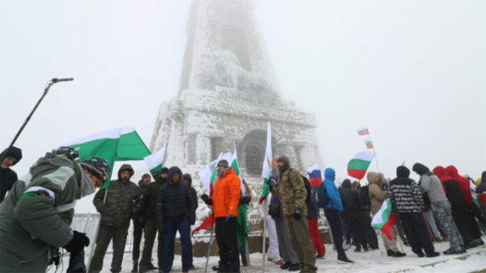 Арестуват мъж, опетнил знамето на ЕС на връх Шипка