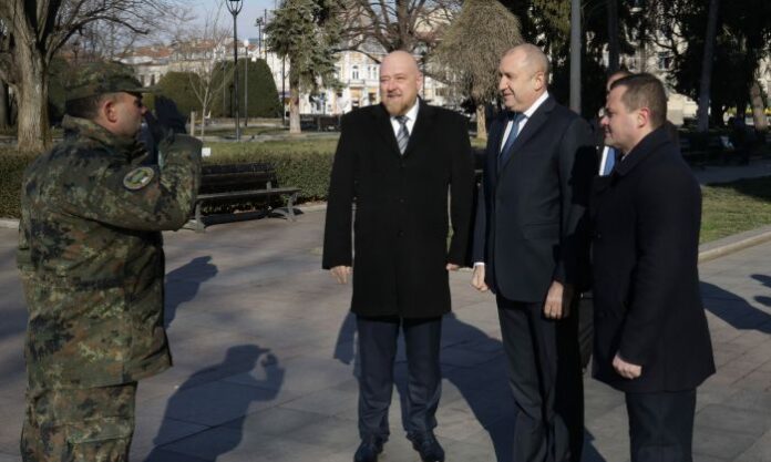 Румен Радев призова депутатите да ускорят даването на статут на украинците от български произход