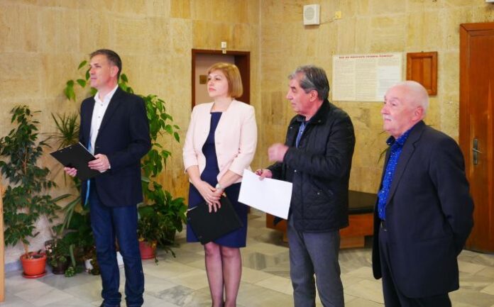 Окръжен съд – Кюстендил, представи изложбата „Колекция Ананиеви - Правото подава ръка на изкуството“