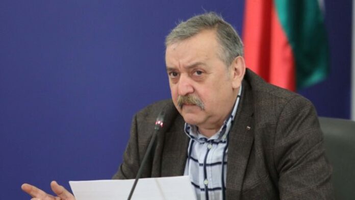 Тодор Кантарджиев: Случаите намаляват, но пандемията не е приключила