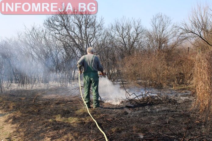 Пожарът край Дупница е засегнал около 300 дка, локализиран е