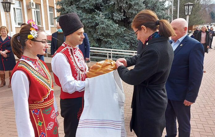 Генчовска се срещна с българската общност в Тараклия, Молдова