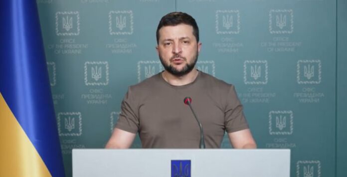 Зеленски: Преговорите са положителни, но експлозиите не спират