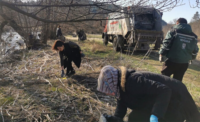 Кметът на Белица Радослав Ревански инициира почистване на река Места