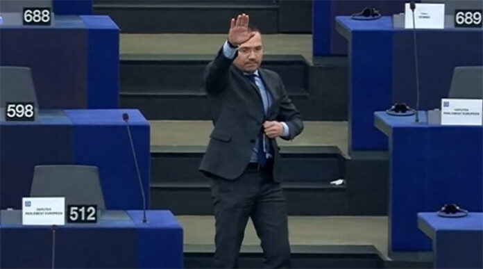 Европейският парламент глоби Ангел Джамбазки