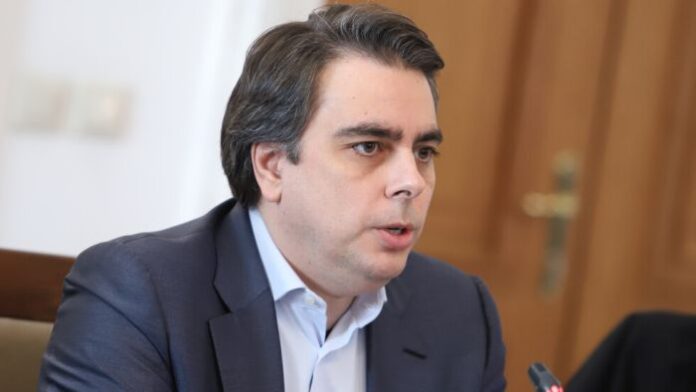 Асен Василев: България има най-евтиния бензин на колонка в ЕС