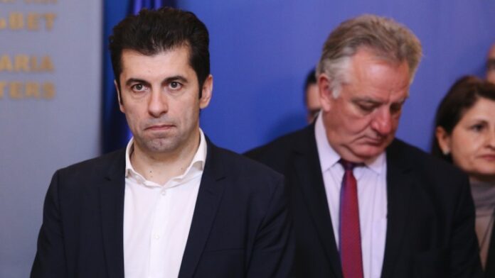 Кирил Петков иска от търговците минимални надценки на горивата
