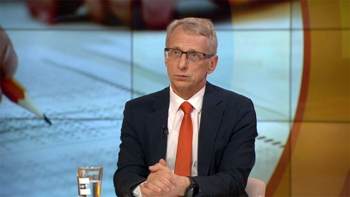 Денков: Щом Андрей Гюров е защитил легитимно доктората си, по-нисшите степени не се оспорват