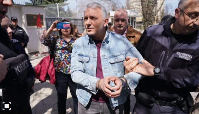 Бабикян и Хаджигенов са задържани пред руското посолство