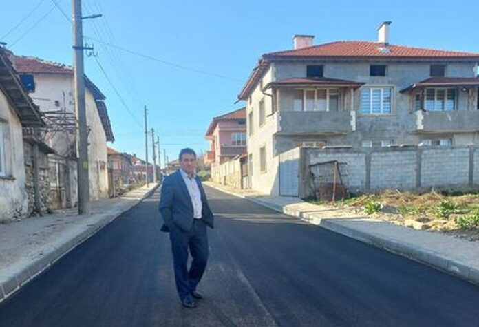 Продължава асфалтирането на улици в Гърменска община