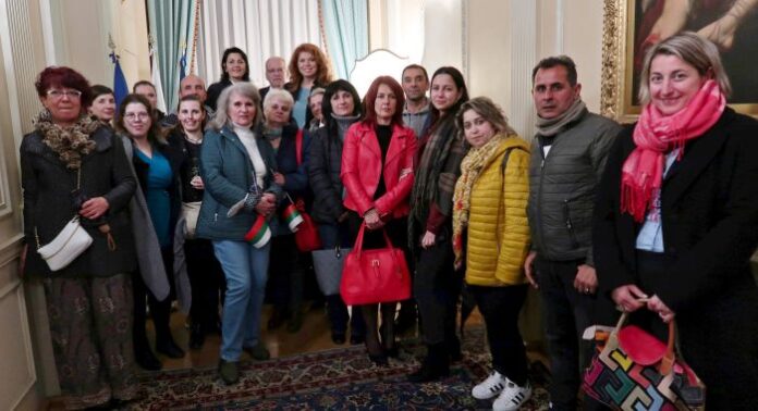Вицепрезидентът Йотова се срещна с българи в Болоня