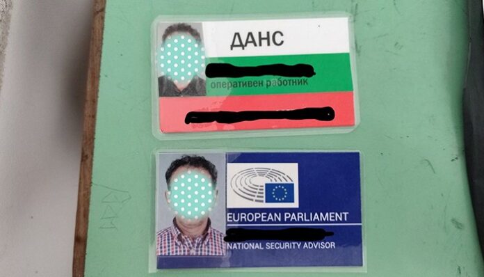 Задържаха измамник, представял се за служител на ДАНС