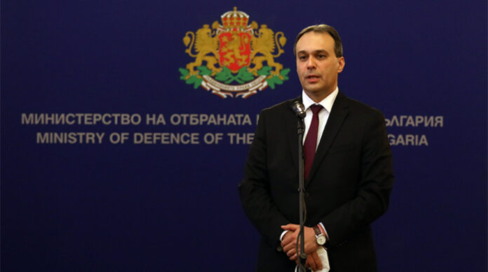 Министърът на отбраната заминава на официално посещение в Румъния