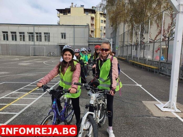 Първо ОУ в Гоце Делчев отбеляза Деня на Земята с велопоход