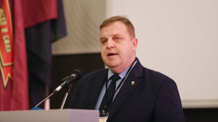 Каракачанов: С помощта на правителството беше извършена кражбата на века