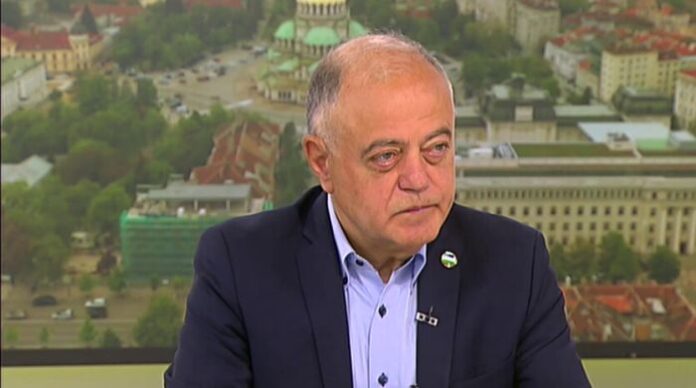 Атанасов: В парламента има огромно мнозинство за даване на оръжия на Украйна