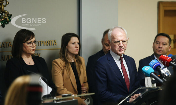 Нинова и работодателите искат подновяване на преговорите за газ и замразяване на цените