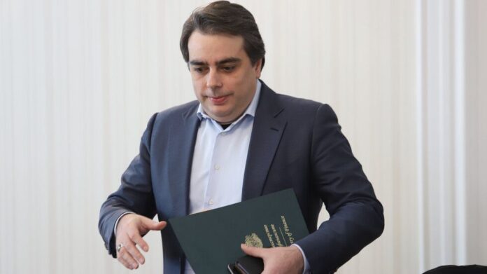 Асен Василев е срещу избирането на нов управител на БНБ