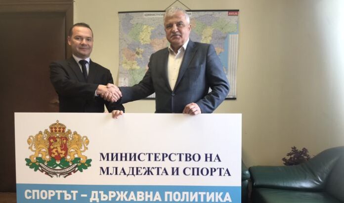 В Гоце Делчев израждат три футболни площадки