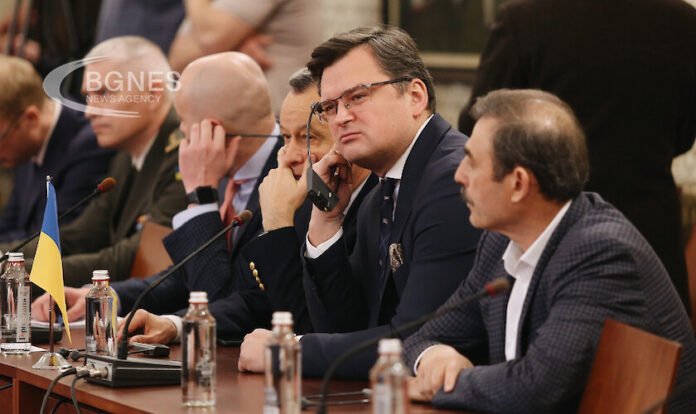 Генчовска: Въпросът за военна помощ за Украйна е обсъден при премиера