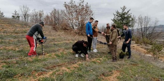 Деца и възрастни залесяваха заедно в Седмицата на гората!