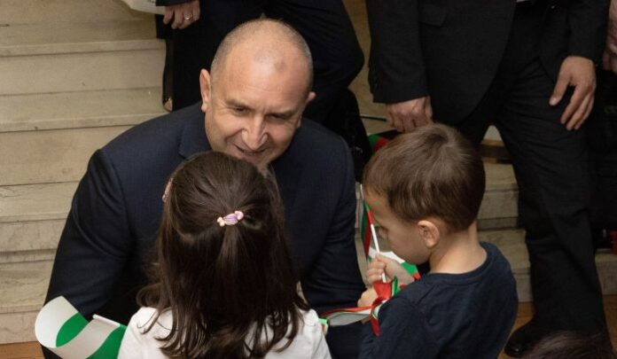 Радев от Испания: Знам, че съдбата на емигранта не е лека