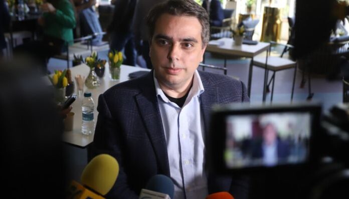 Василев от Брюксел: Не можем да плащаме на "Газпром" така, както той изисква от нас