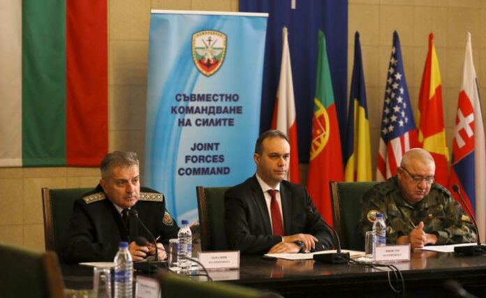 Поздравиха военнослужещите, които изпълняват задачи в мисии на НАТО и ЕС