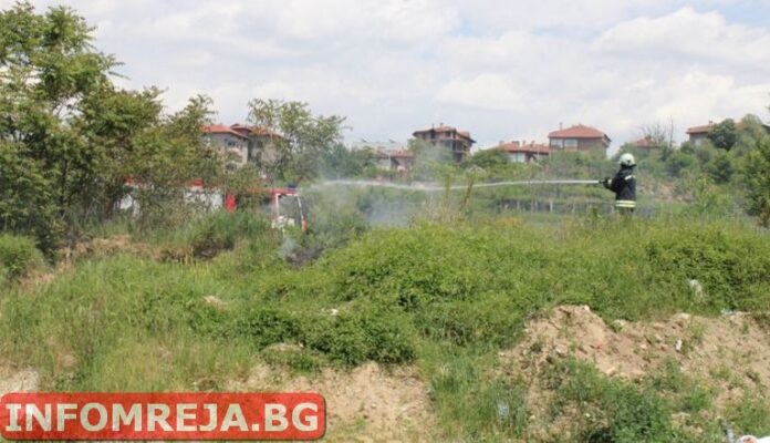 Пожар избухна в нерегламентирано сметище в Благоевград