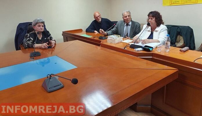 В Хаджидимово се състоя премиера на книгата "Камбаните бият за празник" от Асен Стругов