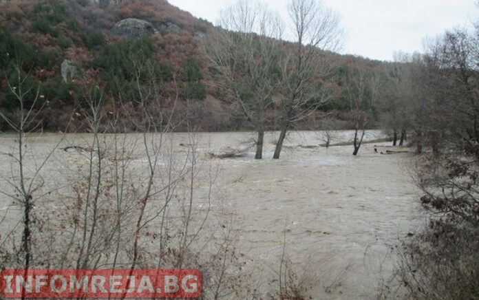 И двата моста край село Блатска са подкопани