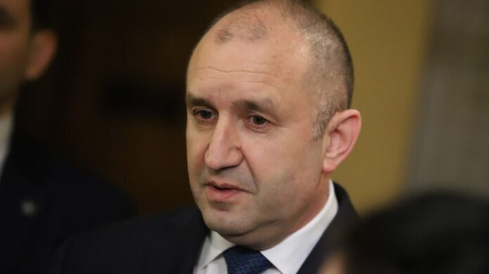 Радев и Дуда проведоха телефонен разговор