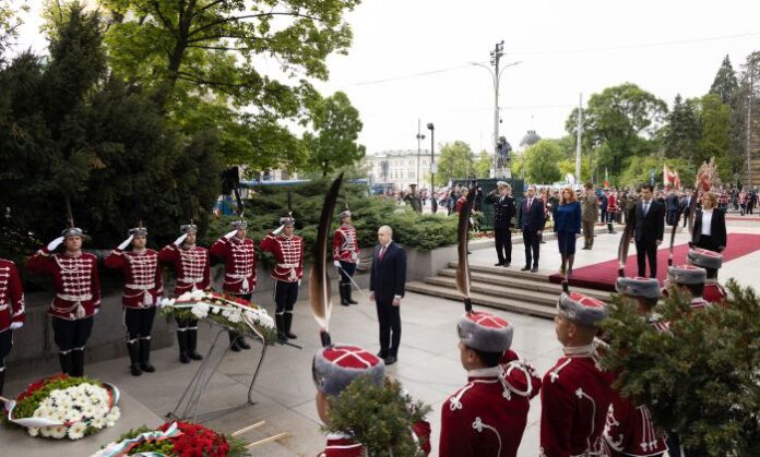 Президентът: Политиците не трябва да пренасят страстите на войната у нас
