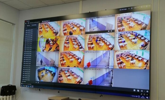 Зрелостници търсиха скръбта и утехата на Дебеляновия спомен