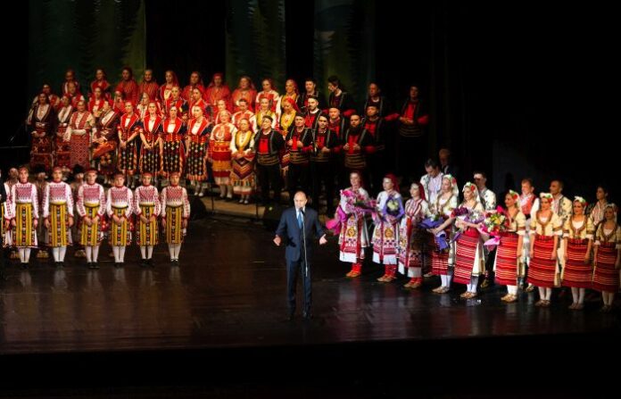 Радев: Вече 75 години Ансамбъл "Гоце Делчев" предава красотата на българския фолклор