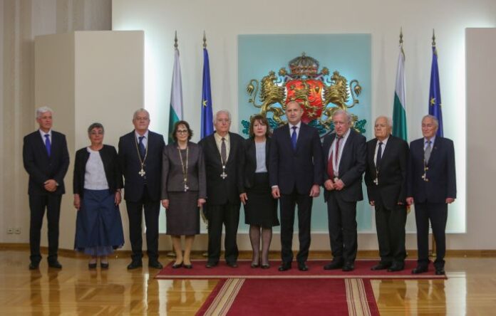 Президентът удостои с висши държавни отличия изтъкнати български учени